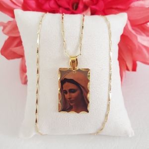 Reina de La Paz Virgen Picture Necklace